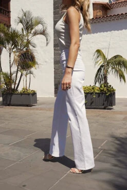 White Wide Leg Jeans With Gold Button Detail -MIDI Clothing Shop 3793b02f5fbe59b05ab1be8b7393247f95d1d11e