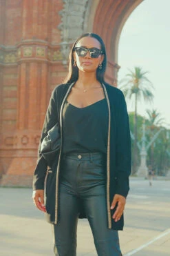 Black Longline Cardigan With Luxe Chain Trim -MIDI Clothing Shop 3b4b27029851212334493e8427f4bc31e80038c1