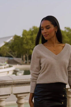 Taupe Cashmere V Neck Jumper -MIDI Clothing Shop 518f14b74b38120ae4f382d6d48ead19ff5d19ec