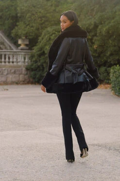 Black Faux Leather Coat With Faux Fur Trim 15 Black Faux Leather Coat With Faux Fur Trim -MIDI Clothing Shop 6c72aa144643a9e5413e1020bf5c313edd5a693d