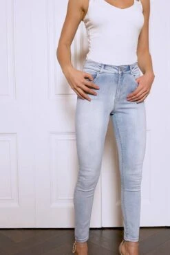 Light Wash Perfect Skinny Jeans -MIDI Clothing Shop 83e5e89e0cb29029f5e874a508874502cd6e763f