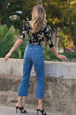 Mid Blue Cropped Kick Flare Jeans -MIDI Clothing Shop 856c4b782e4ef131ac13875a3c6ceedd9a8194a1