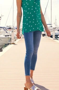 Mid Blue Cropped Perfect Skinny Jeans -MIDI Clothing Shop 8bb7dbc636220d61972c74bc17ac55cf31e7d345