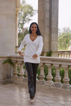 Ivory Fine Knit Gold Chain Pocket Detail Jumper 9 Ivory Fine Knit Gold Chain Pocket Detail Jumper -MIDI Clothing Shop c600f063b4f337d49ddc79f2391cdedcc469b40c