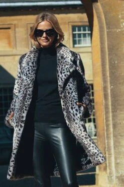 Cheetah Print Faux Fur Coat -MIDI Clothing Shop e2a88970f3dafdbda6ec67235e955096eb5a350d 1
