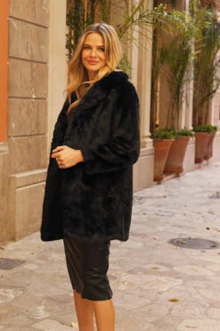 Black Premium Faux Fur Coat With Pockets -MIDI Clothing Shop f468187423ecdf4327b921f24261622ec363129c