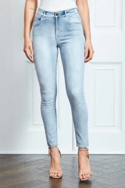 Light Wash Perfect Skinny Jeans -MIDI Clothing Shop s10 s20bd002dm ss19or01we 004