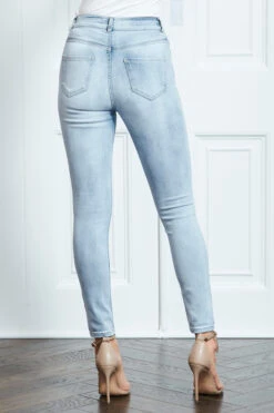 Light Wash Perfect Skinny Jeans -MIDI Clothing Shop s10 s20bd002dm ss19or01we 033