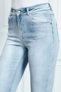 Light Wash Perfect Skinny Jeans -MIDI Clothing Shop s10 s20bd002dm ss19or01we 054