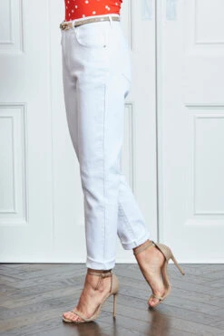 White Denim Slim Leg Mom Jeans -MIDI Clothing Shop s77 s21tj166 046