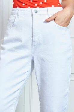 White Denim Slim Leg Mom Jeans -MIDI Clothing Shop s77 s21tj166 090