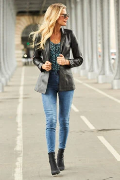 Black Luxe Leather Blazer -MIDI Clothing Shop web 210910 sosandarday5paris63027