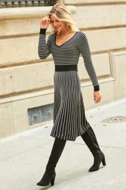 Black & White Stripe Fit & Flare Knitted Dress -MIDI Clothing Shop web 22 s21dk314pt 008