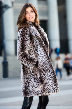 Cheetah Print Faux Fur Coat -MIDI Clothing Shop web 181010 sosandar madrid day 2 shot 30 038