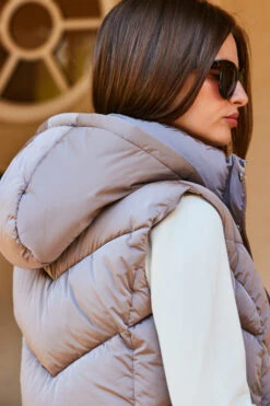 Taupe Padded Gilet With Pockets -MIDI Clothing Shop web 18 s23ow050bn0003 211