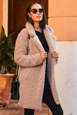 Taupe Super Cosy Borg Coat -MIDI Clothing Shop web 19 a22ow005bn0003 147 1