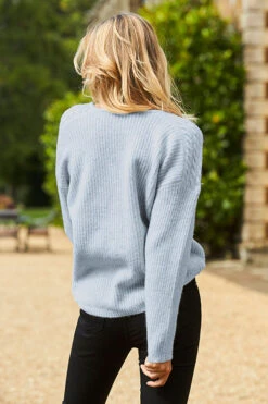 Pale Blue Cable Shoulder V Neck Jumper -MIDI Clothing Shop web 2020 08 31 aynhoe park sosandar50009 rt.jpg2