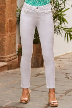 White Denim Slim Leg Jeans 9 White Denim Slim Leg Jeans -MIDI Clothing Shop web 2305 123 s23tj191grcv02 s22bd010we0001 123 293