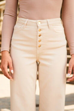 Ecru Button Front Wide Leg Jeans 12 Ecru Button Front Wide Leg Jeans -MIDI Clothing Shop web 2307 35 s23bd054nl0001 s23tj169bn0024 35 313