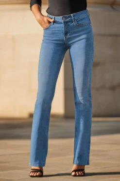 Light Wash Mid Rise Bootcut Jeans 8 Light Wash Mid Rise Bootcut Jeans -MIDI Clothing Shop web 2307 42 s23bd010dm001w s23tj083bk0001 42 182