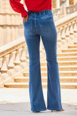 Mid Blue Kick Flare Jeggings -MIDI Clothing Shop web 2307 81 s23tw176rd0022 s23bd047be0010 81 090 rt 1