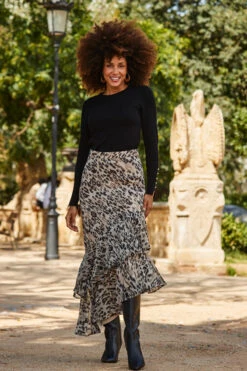 Black Button Cuff Crew Neck Jumper -MIDI Clothing Shop web 2309 24 s23sw027bran01 a23ol002bk0001 a22tk530bk0001 24 046 1