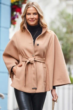 Camel Faux Wool Belted Cape Coat -MIDI Clothing Shop web 2310 03 a23ow074be0040 a20tk008bk0001 s22bp003bk0001 03 103