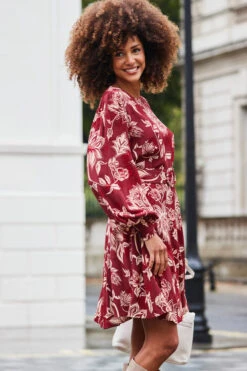 Burgundy & Ecru Floral Print Belted Fit & Flare Dress -MIDI Clothing Shop web 2310 35 a23dw113brfl01 35 076