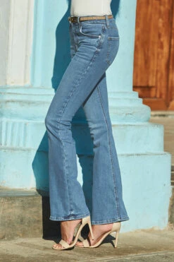 Light Wash Blue Kick Flare Jeans -MIDI Clothing Shop web 24 s22bd090be0010 s22ow030nl000625 356 light blue rt