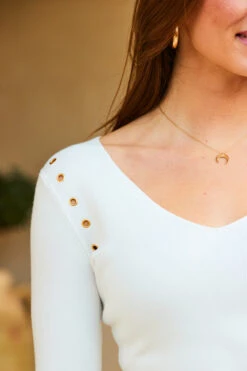 Ivory Eyelet Shoulder Detail Knitted Top -MIDI Clothing Shop web 31 s23tk624nl0001 s23ow016eu0001 a22bl020bn0003 345 1