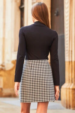 Black High Neck Jersey Top With Gold Button Detail 12 Black High Neck Jersey Top With Gold Button Detail -MIDI Clothing Shop web 68 a22sw003bkwe01 a22tj055bk0001 483 1