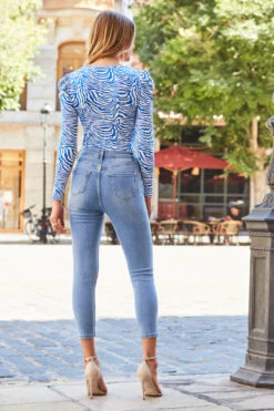 Light Wash Cropped Perfect Skinny Jeans 14 Light Wash Cropped Perfect Skinny Jeans -MIDI Clothing Shop web 69 s22tj198blan01 s22bd200dm001w 124