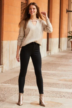 Taupe Gold Chain Detail Jumper -MIDI Clothing Shop web 70 a22ow027gn0001 a22tk530nl0003 052