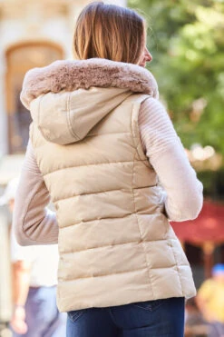 Stone Faux Fur Trim Padded Gilet With Zip Pockets -MIDI Clothing Shop web 76 a22ow026st0001 s21tk105nl000100 145