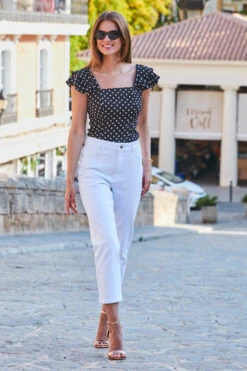 White Denim Cropped Straight Leg Jeans -MIDI Clothing Shop web 85 s22tw090bksp01 s22bd090dm001w 139 1