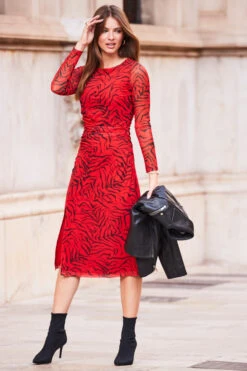 Red & Black Print Ruched Side Mesh Jersey Dress -MIDI Clothing Shop web rt 100 a22dj010rdcv01 054