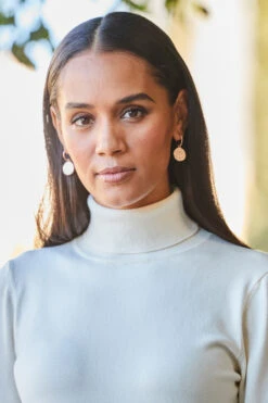 Cream Roll Neck Zip Detail Jumper -MIDI Clothing Shop web rt 31 s21bd014be0028 010